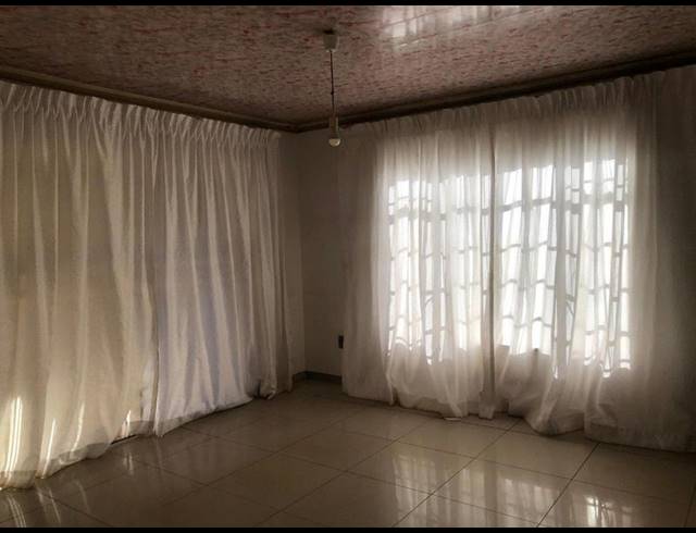 4 BEDROOM HOUSE FOR SALE IN LENASIA SOUTH